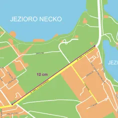 Mapa z zaznaczoną odległością 12 cm, pomocna w obliczaniu skali. Widoczne jeziora, ulice i budynki.
