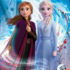 Anna i Elsa, dwie siostry i postacie z bajki, stoją obok siebie w magicznym lesie.