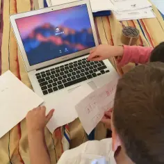Zagadki o pomieszczeniach w domu, które rozweselą dzieci i pobudzą wyobraźnię